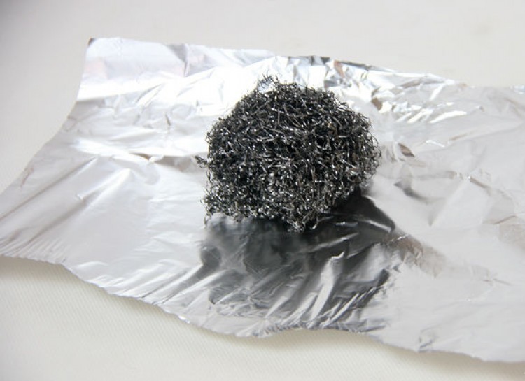 15 Απίθανοι Τρόποι για να Χρησιμοποιήσετε το Αλουμινόχαρτο σε Καθημερινά Προβλήματα του Σπιτιού!