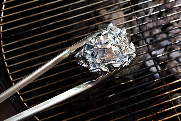 15 Απίθανοι Τρόποι για να Χρησιμοποιήσετε το Αλουμινόχαρτο σε Καθημερινά Προβλήματα του Σπιτιού!