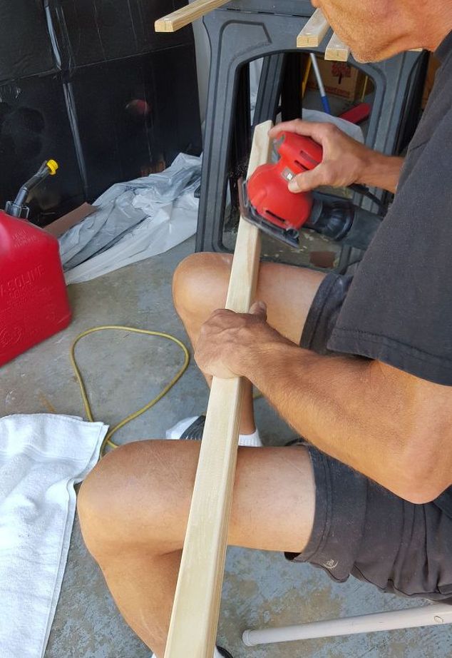 Μάζεψε αυτό το παλιό και κατεστραμμένο παγκάκι απ’το πάρκο. Δείτε ΠΩΣ το μεταμόρφωσε και θα σας πέσει το σαγόνι!